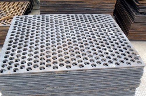 材料介绍:钢板冲孔筛网材质:选用不锈钢,铝板,冷热钢板,铜板,pvc
